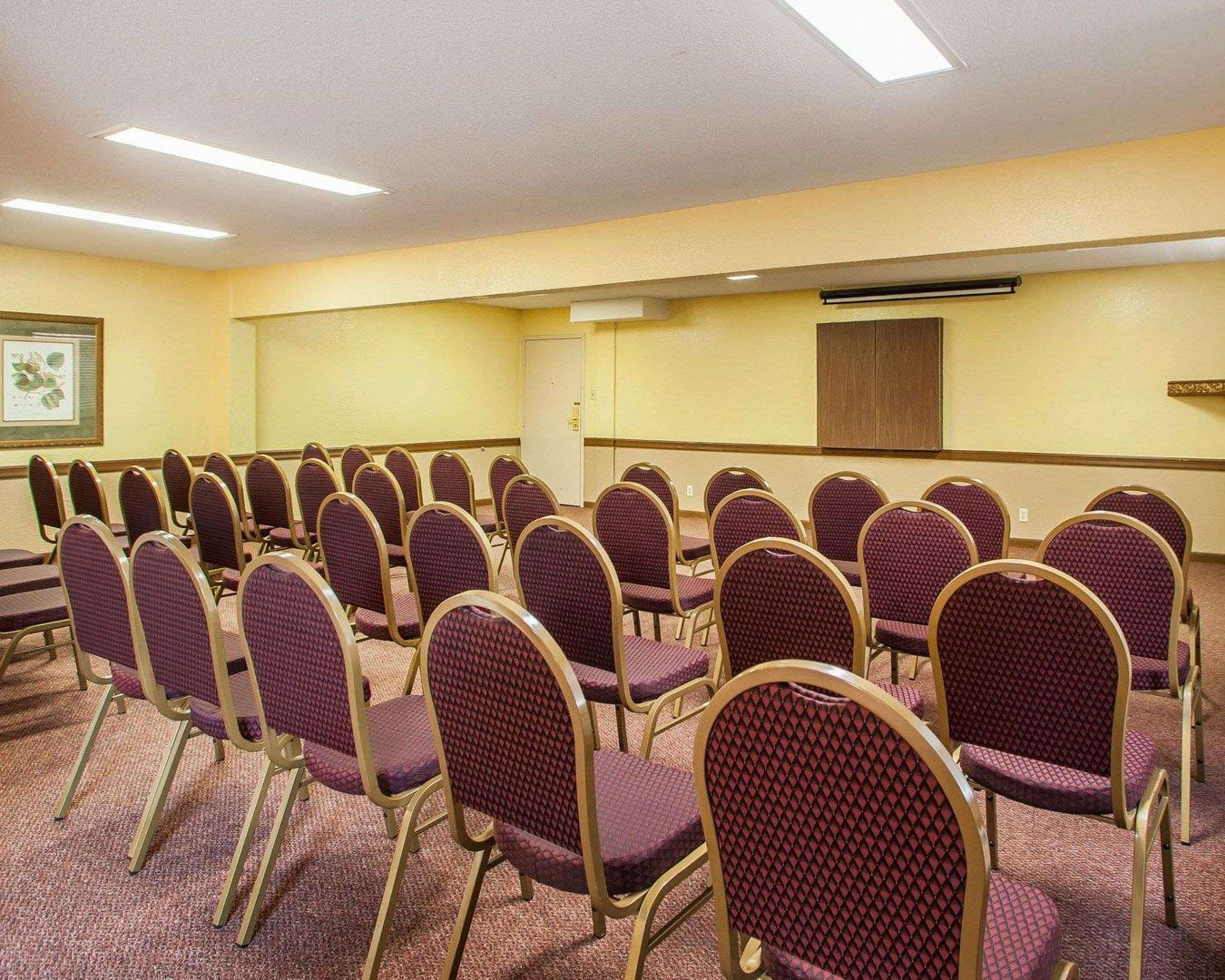 Quality Inn Airport Woodson Terrace Екстериор снимка