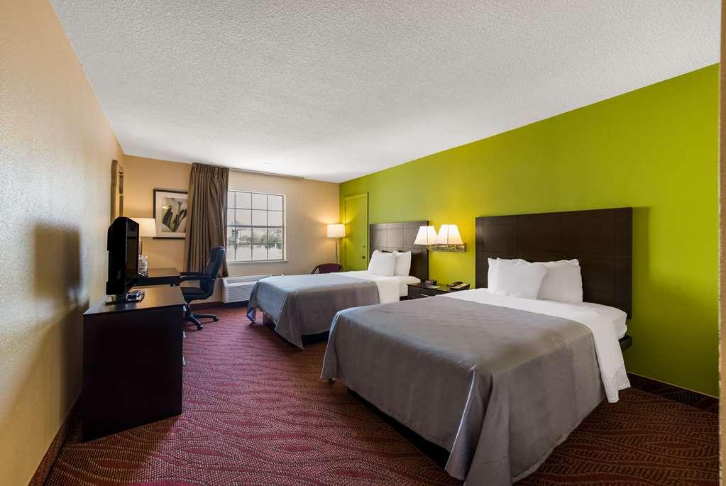 Quality Inn Airport Woodson Terrace Стая снимка