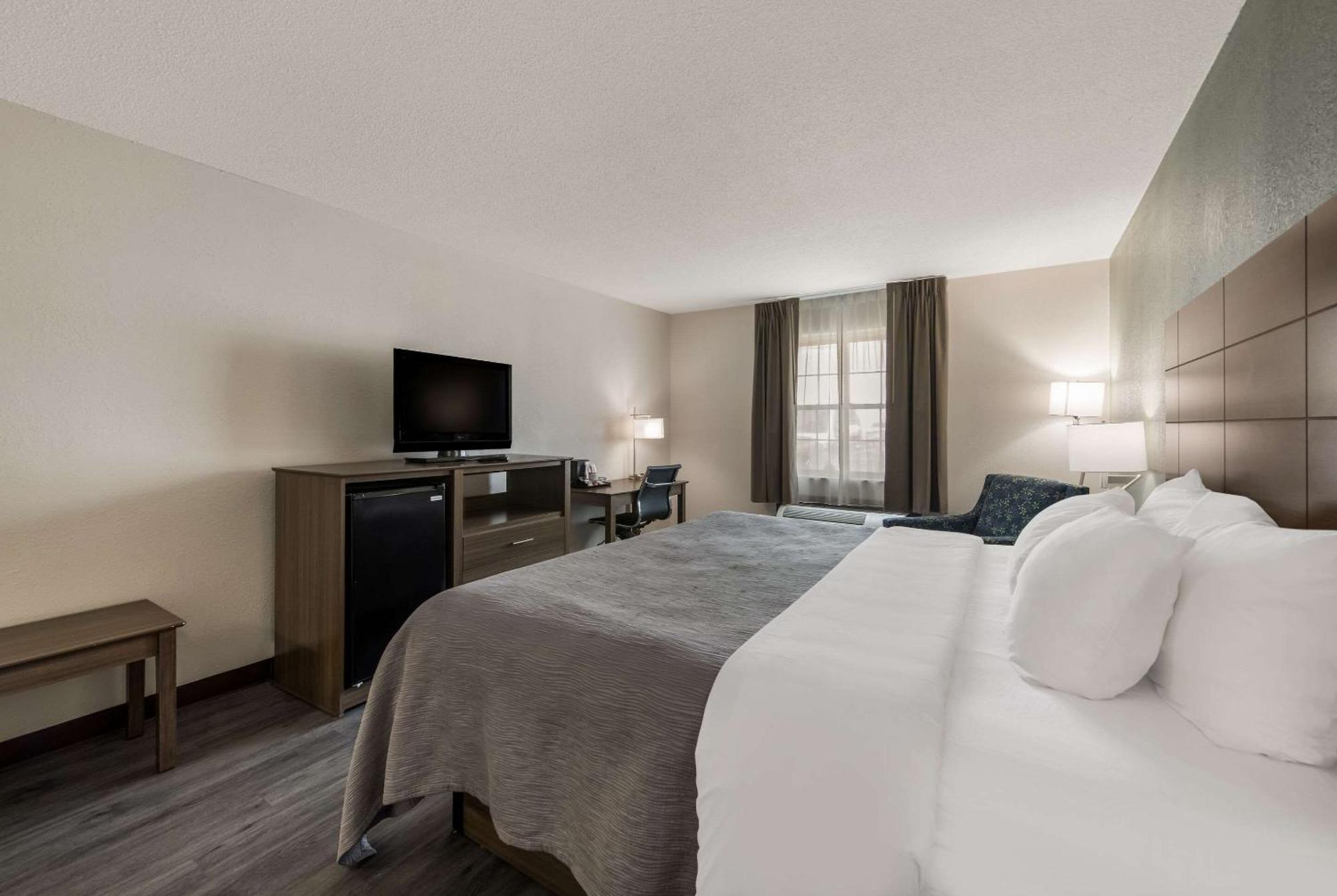 Quality Inn Airport Woodson Terrace Екстериор снимка