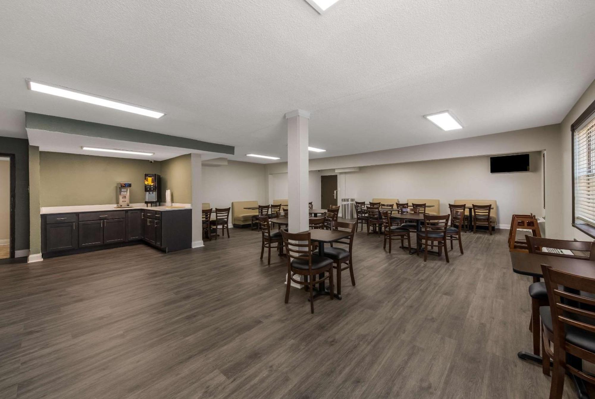 Quality Inn Airport Woodson Terrace Екстериор снимка