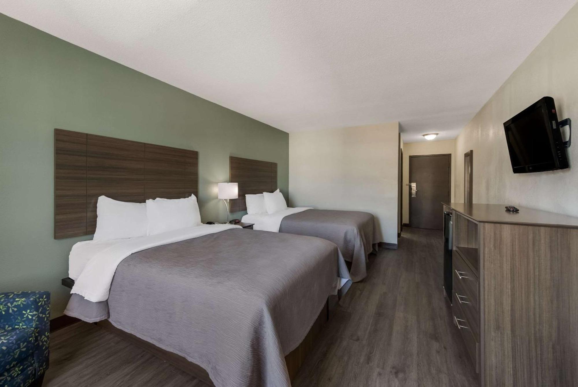 Quality Inn Airport Woodson Terrace Екстериор снимка