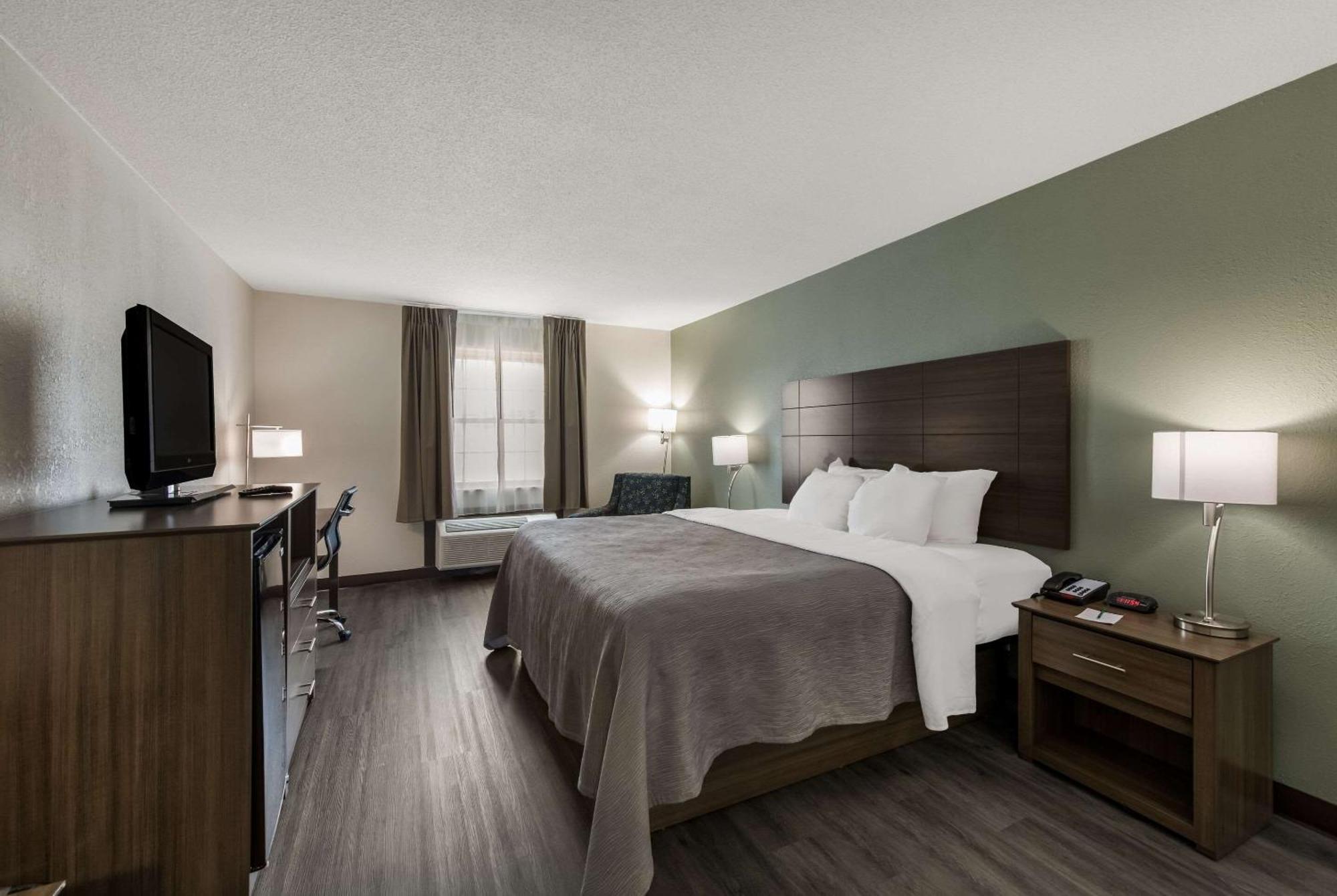 Quality Inn Airport Woodson Terrace Екстериор снимка