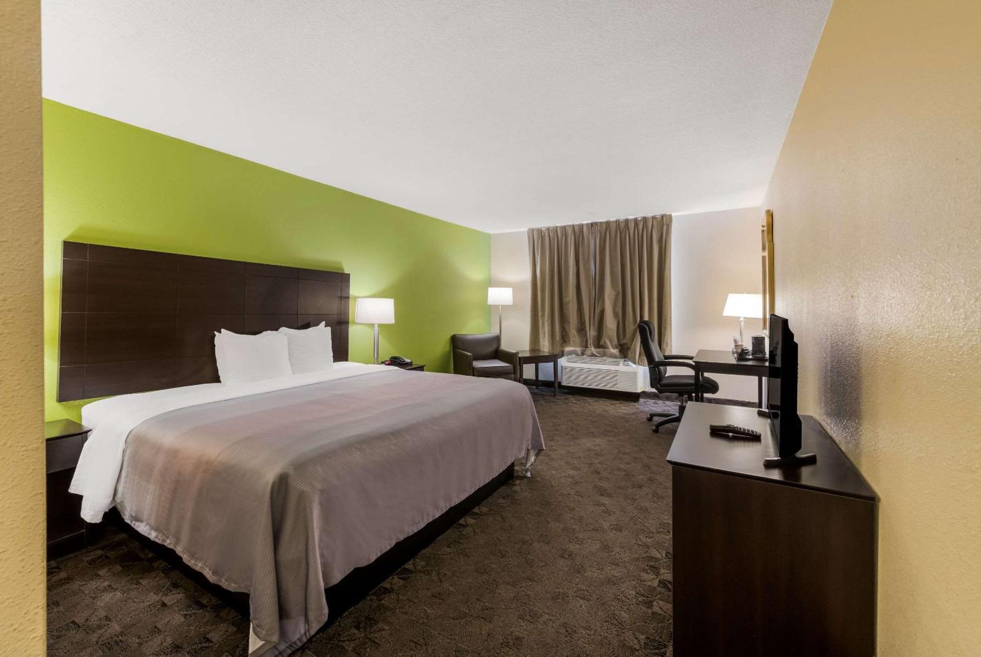 Quality Inn Airport Woodson Terrace Екстериор снимка