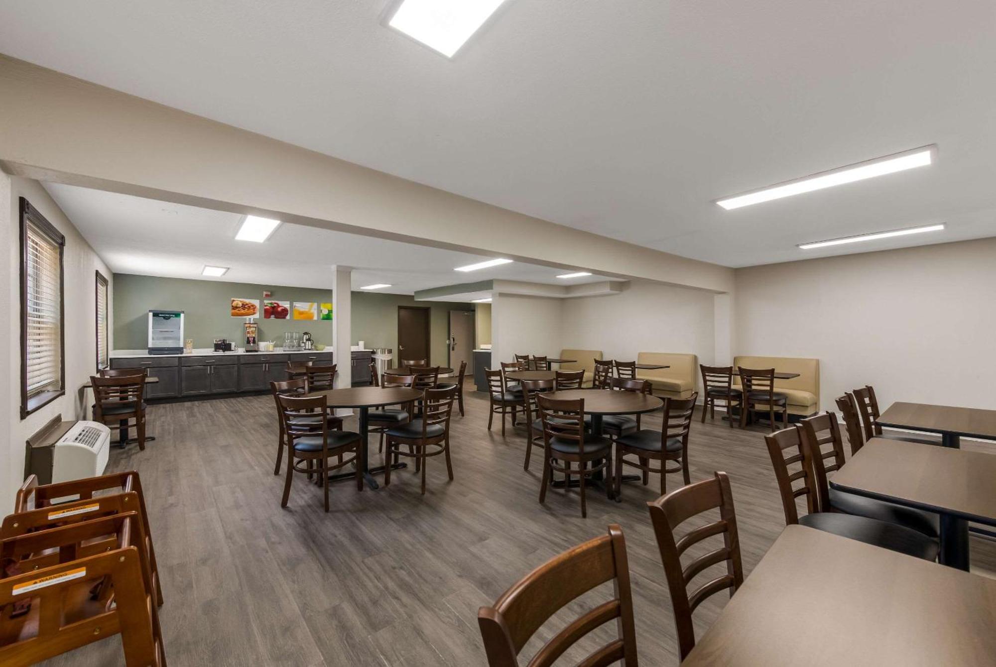 Quality Inn Airport Woodson Terrace Екстериор снимка