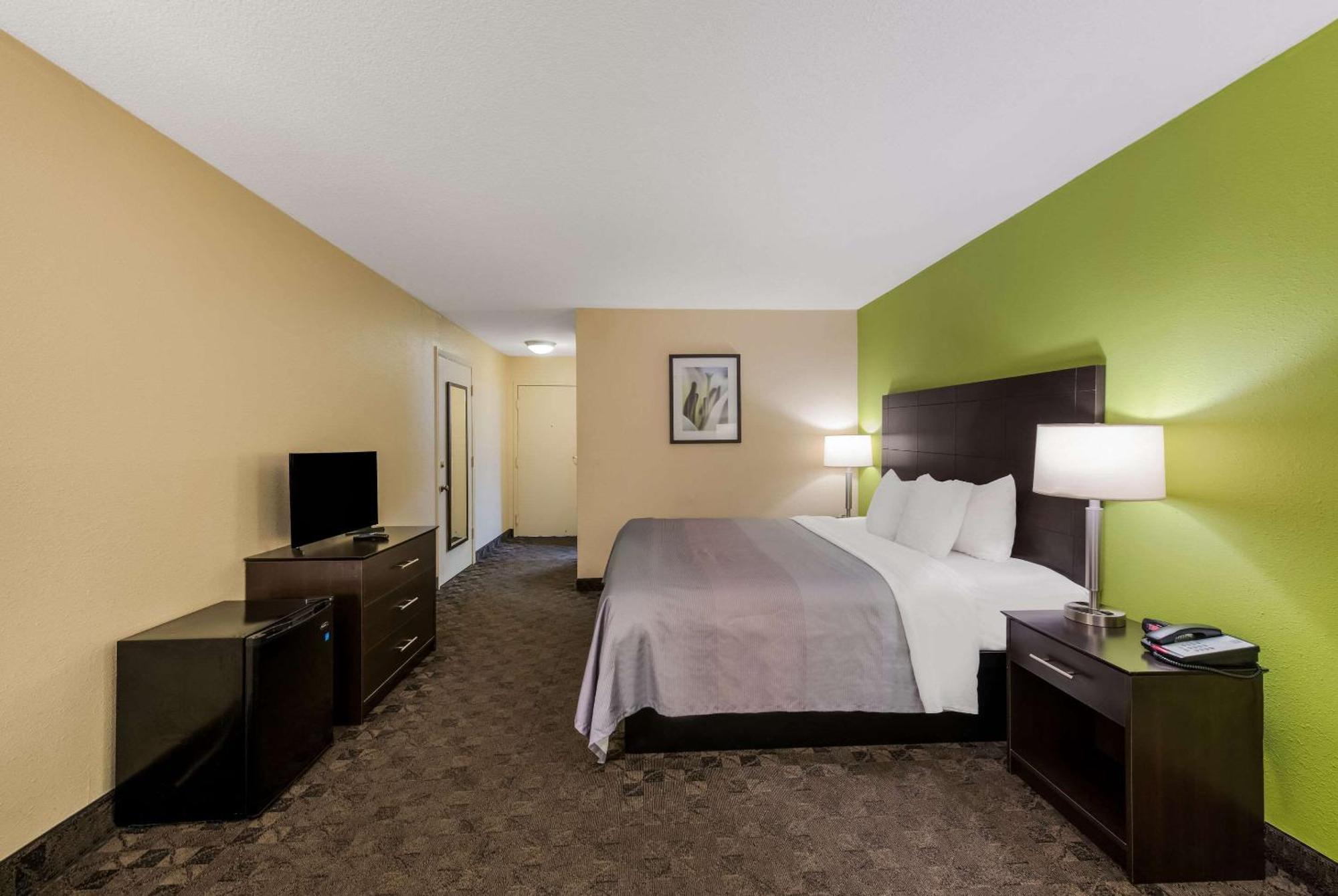 Quality Inn Airport Woodson Terrace Екстериор снимка