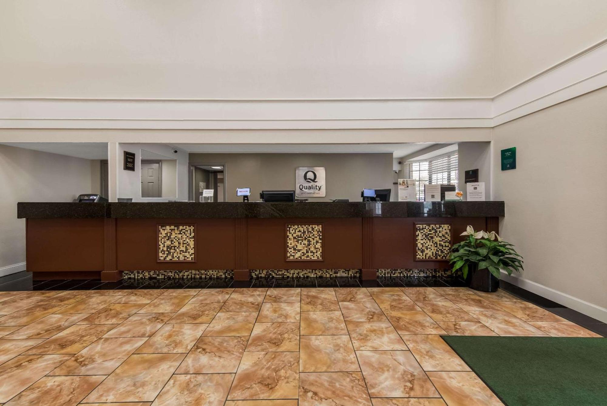 Quality Inn Airport Woodson Terrace Екстериор снимка