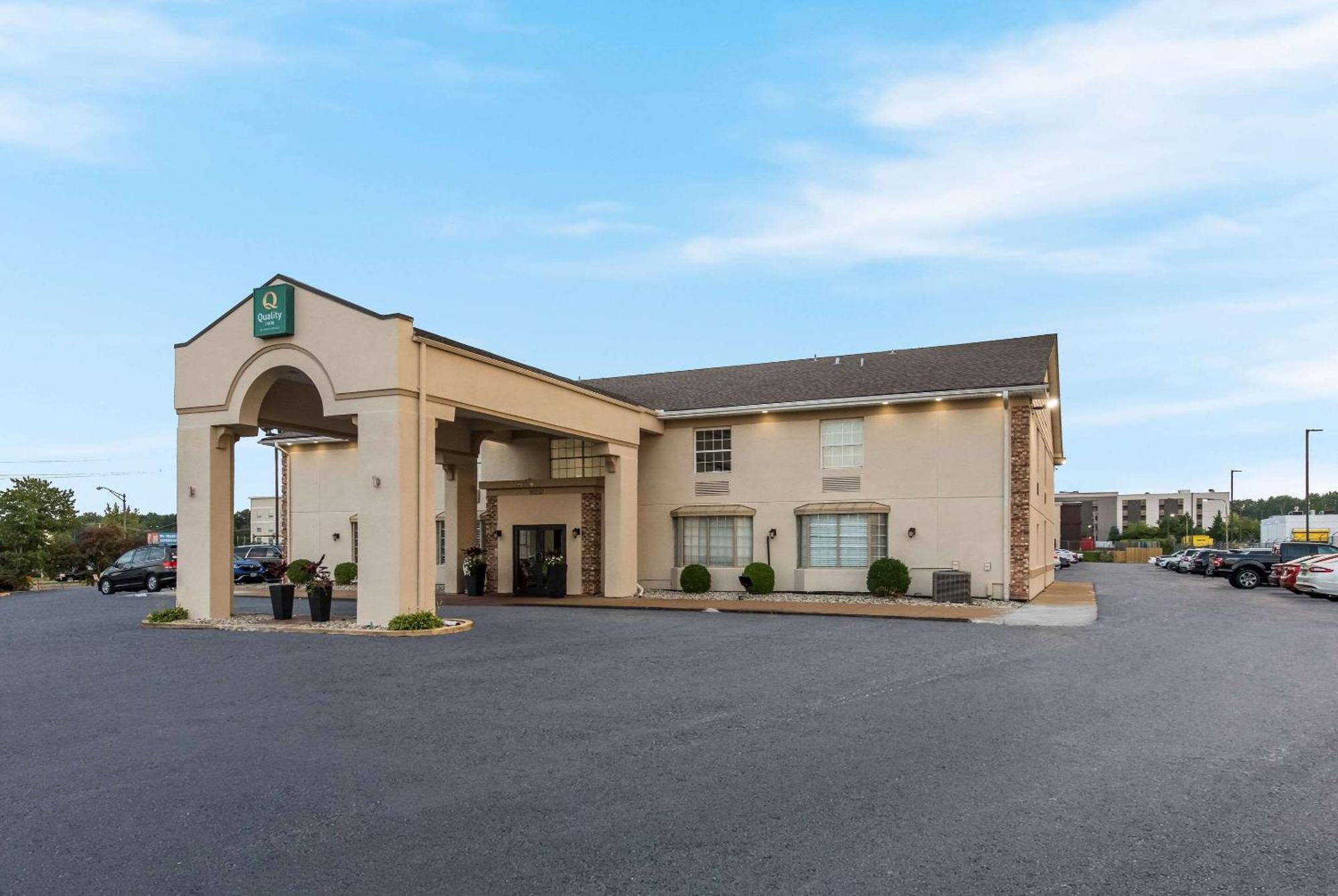 Quality Inn Airport Woodson Terrace Екстериор снимка