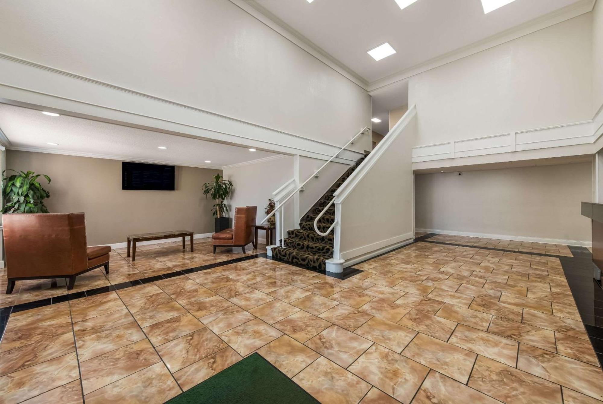 Quality Inn Airport Woodson Terrace Екстериор снимка