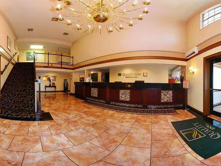 Quality Inn Airport Woodson Terrace Екстериор снимка