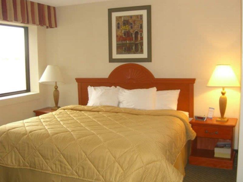 Quality Inn Airport Woodson Terrace Екстериор снимка