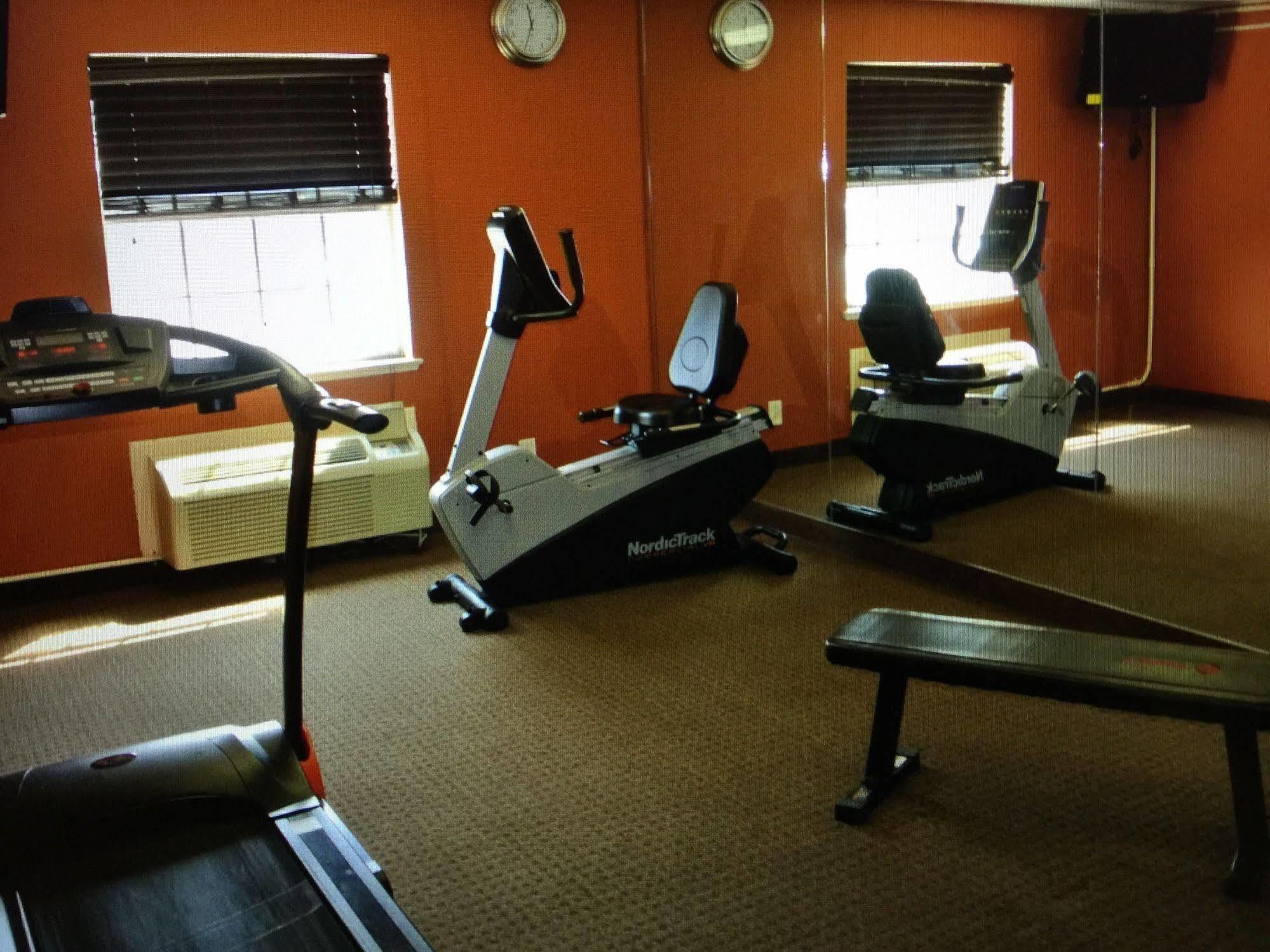 Quality Inn Airport Woodson Terrace Екстериор снимка