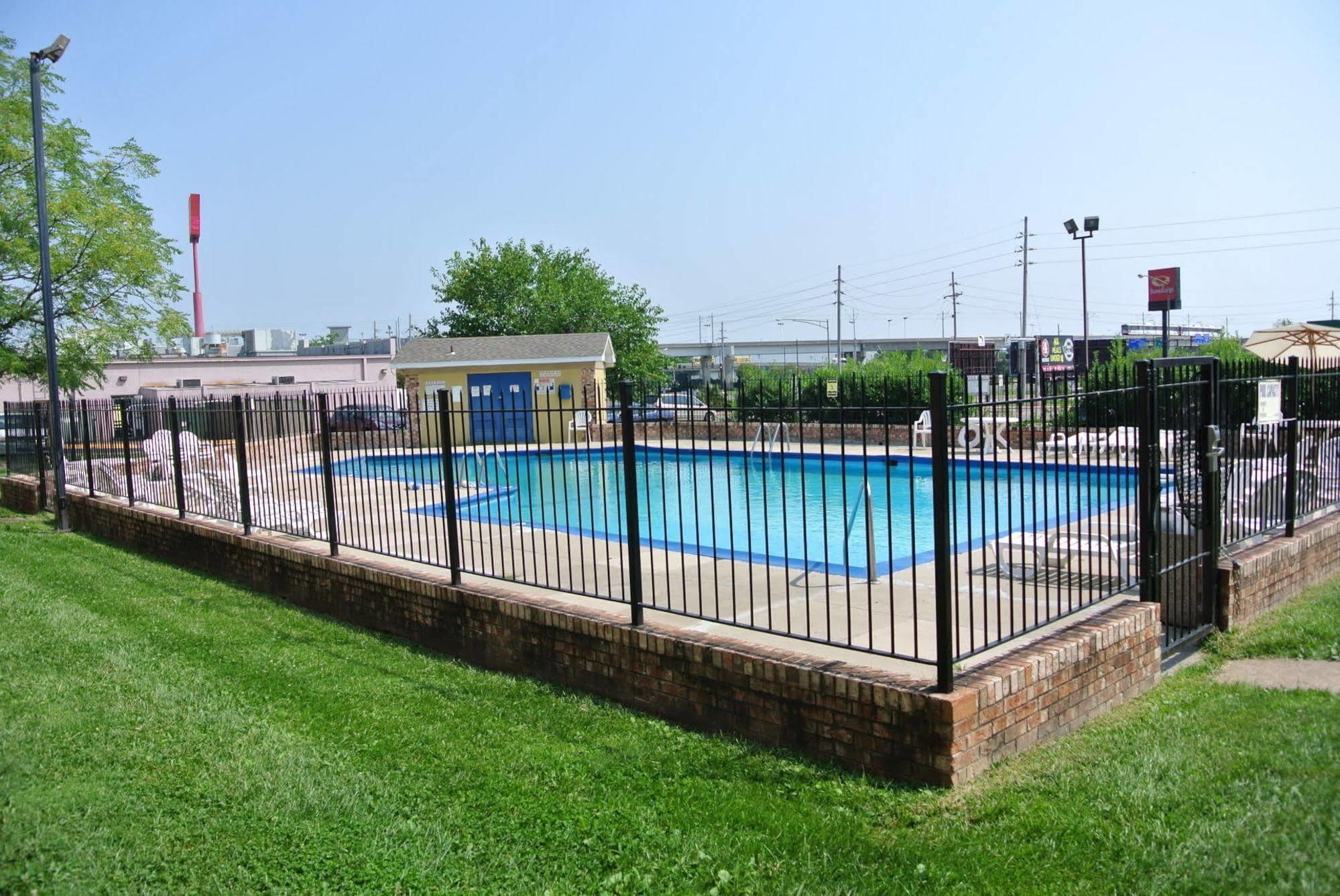 Quality Inn Airport Woodson Terrace Екстериор снимка