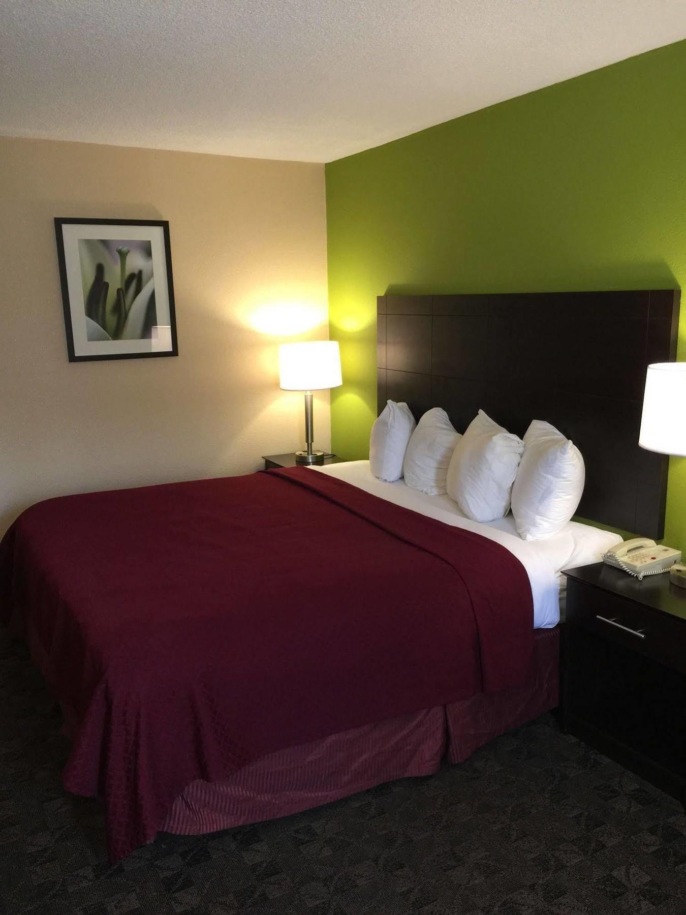 Quality Inn Airport Woodson Terrace Екстериор снимка