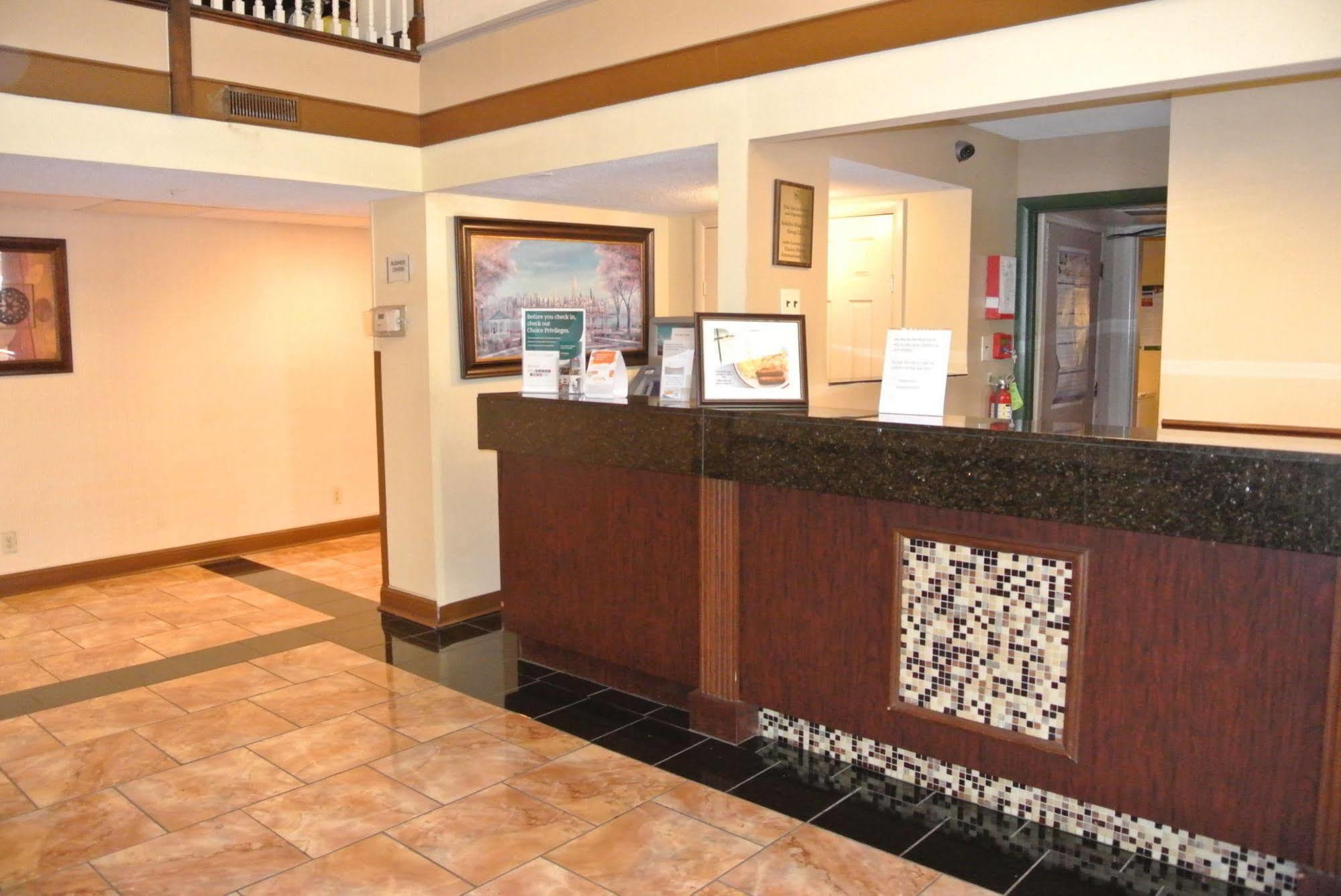 Quality Inn Airport Woodson Terrace Екстериор снимка