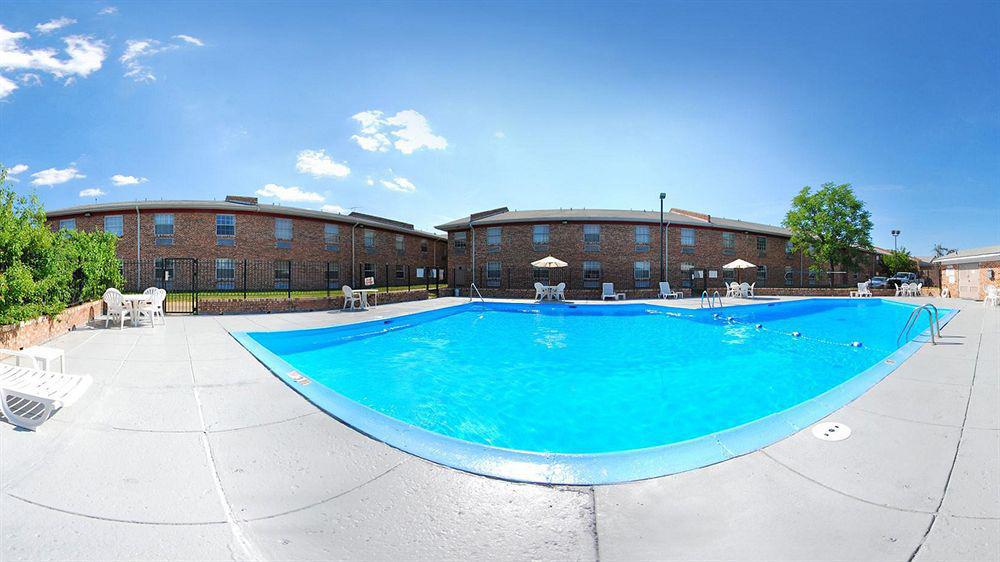 Quality Inn Airport Woodson Terrace Екстериор снимка