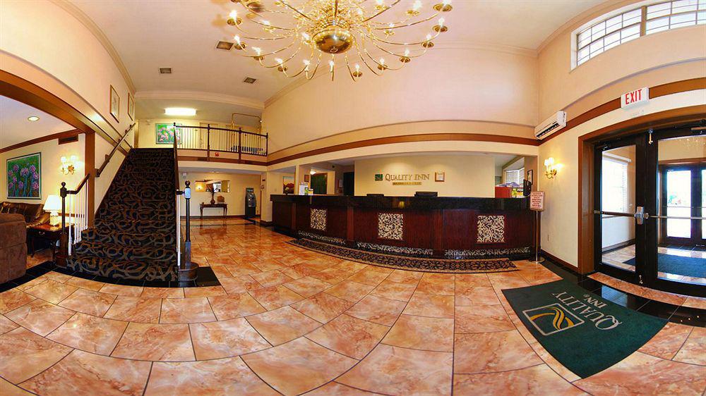 Quality Inn Airport Woodson Terrace Екстериор снимка