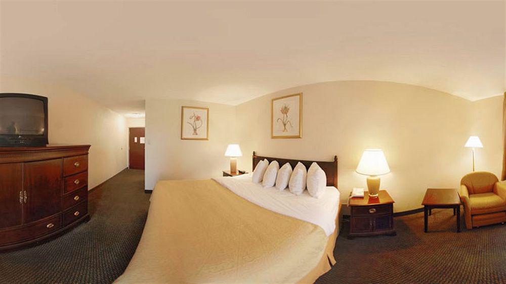 Quality Inn Airport Woodson Terrace Екстериор снимка