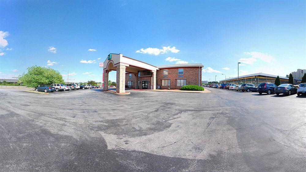 Quality Inn Airport Woodson Terrace Екстериор снимка